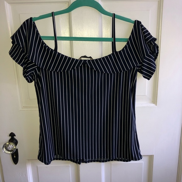 Button down off the shoulder blouse - Picture 6 of 6